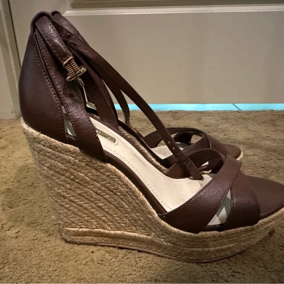 BCBG Ankle Strap Espadrille Wedge Sandals. Brown size 9 - Picture 8 of 8